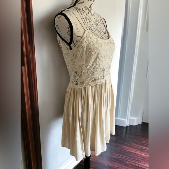 Deja Vu Cream Lace Babydoll Spaghetti Strap Mini Dress Lined Size Large EUC - Picture 7 of 16